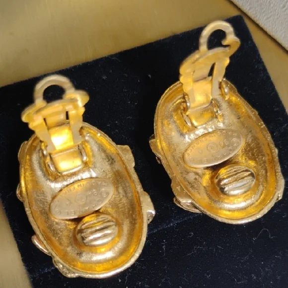 Authentic Chanel 1994 CC Coco Mark Oval Gold Plated Clip-On Earrings W Box - Picture 12 of 16